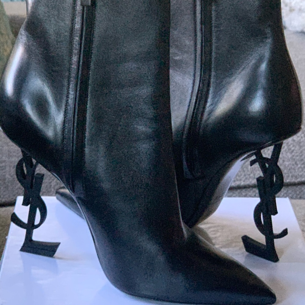YSL Saint Laurent size 9.6 Opyum Leather Booties